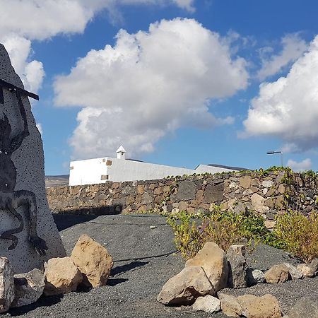 Caserio Leandro IV Tías Esterno foto